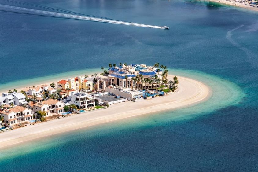 Dubai szigetet láétunk házakkal. 