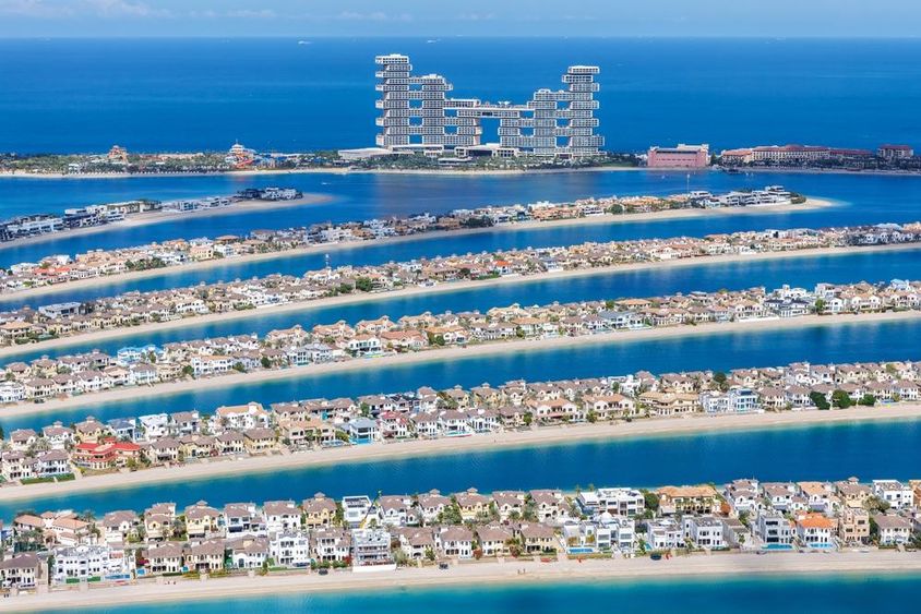 Palm Jumeirah a mesterséges szigetcsoport házakkal. 