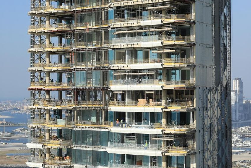 Felhőkarcolók építése Dubai városában.