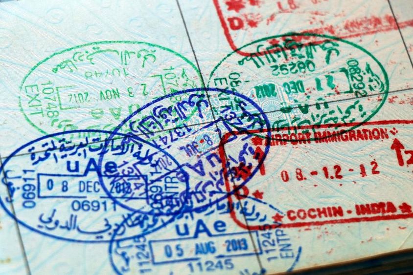 UAE vízumbélyegzés, egyesült arab emírségek és indiai hivatalos pecsétek.