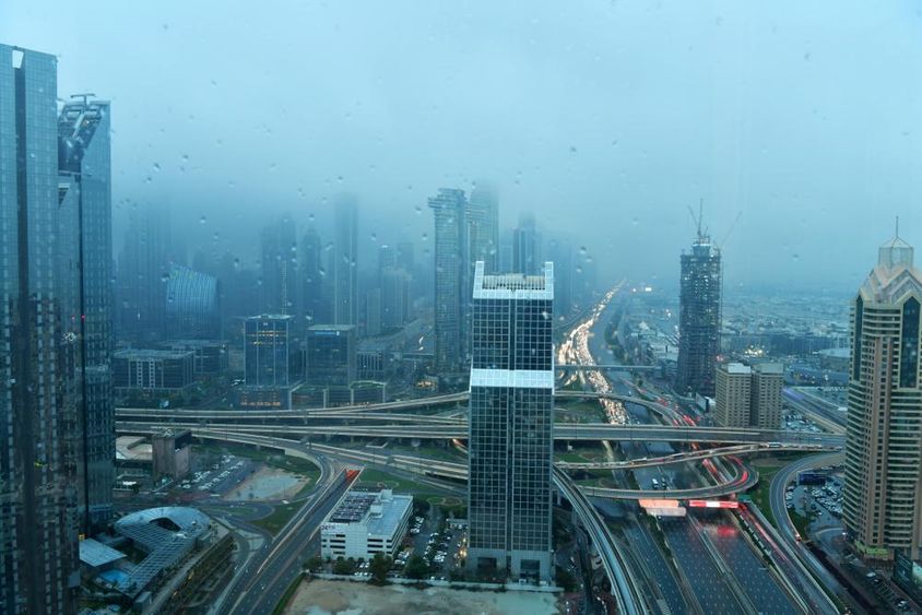 Dubai, Egyesült Arab Emírségek, heves esőzések idején.