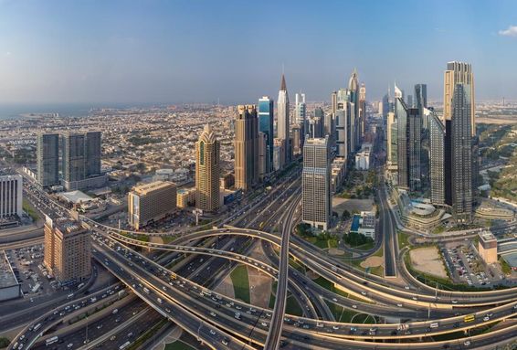 Interseção da Rua Al Safa com a Sheikh Zayed Road.