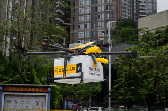 Ebéd- és ételszállítás drónnal vagy multikopterrel a Meituan alkalmazás segítségével.