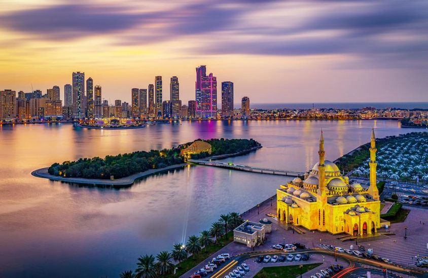Sharjah City Skyline naplementekor.