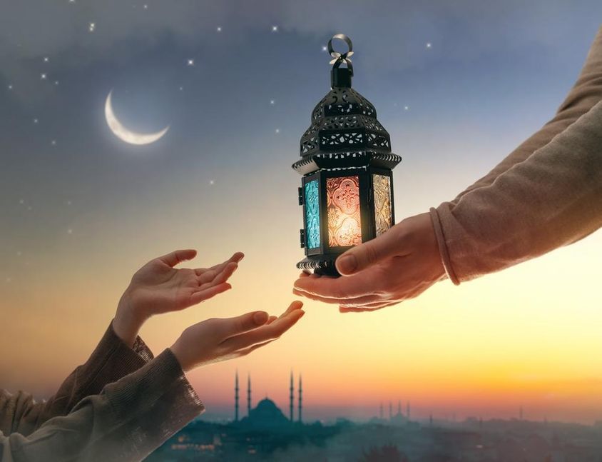 Ünnepi ümeghívó a muszlim szent hónapra, a Ramadánra.