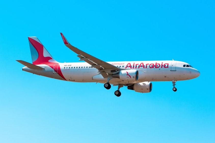 Az Air Arabia Airbus A320-as (A6-AOE) repülőgépe leszáll.