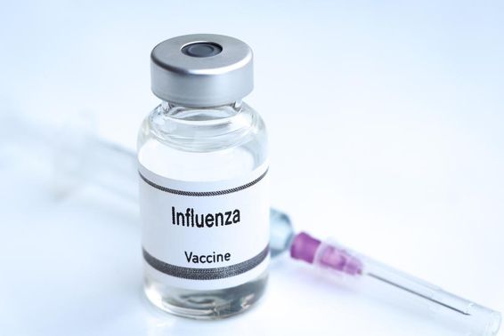 Vacina da gripe em um frasco de injeção.