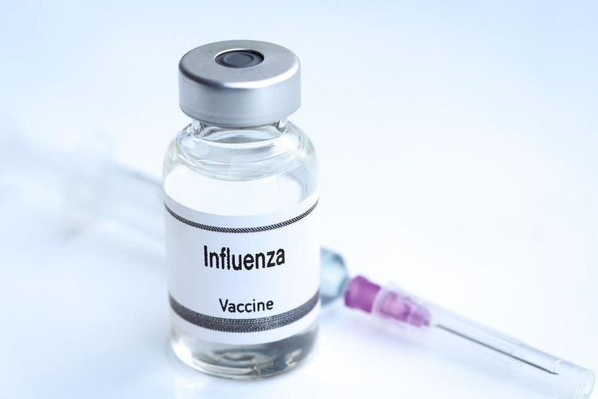 Influenza vakcina injekciós üvegben.