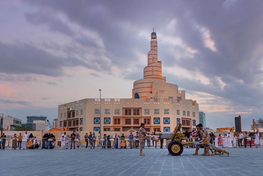 Eid Al Fitr hagyományos ágyúlövés.