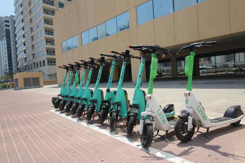 RTA e-robogó bérlése Dubaiban.
