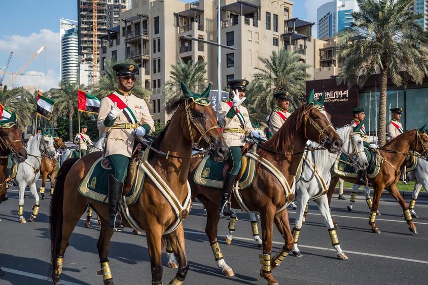 Dubai ünnepi felvonulás a Mohammed Bin Rashid Boulevardon.