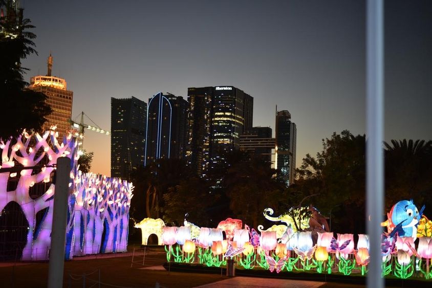 A Dubai Garden egy park, mely káprázatos fényjátékot, kézzel készített szobrokat tartalmaz.