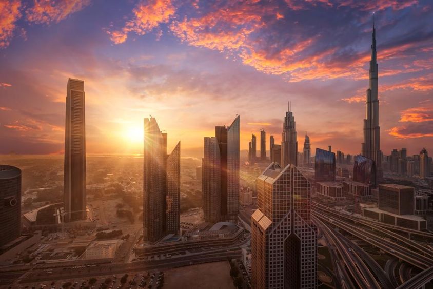 Gyönyörű naplemente Dubai belvárosában.