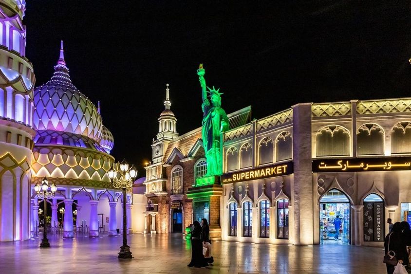 A Global Village  Dubaiban, Egyesült Arab Emírségek.
