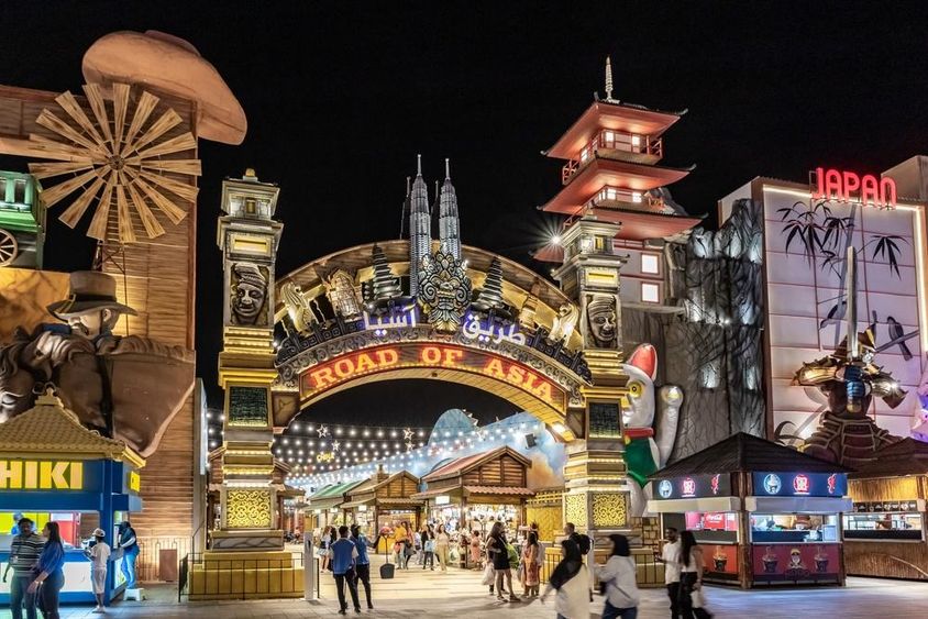 Az Ázsia Útja pavilonja a Global Village Dubai városa közelében.
