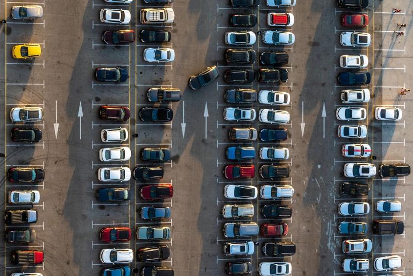 Dubai nyilvános parkoló felülről. 