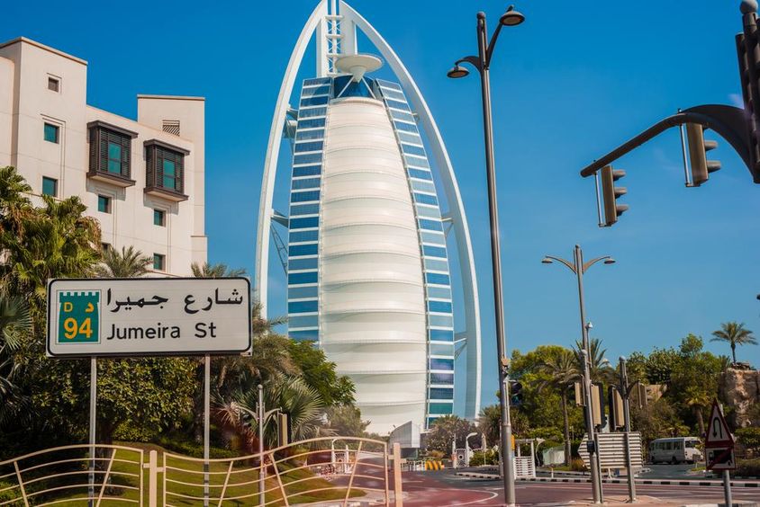 Burj Al Arab Jumeirah hotel külső kialakítása.
