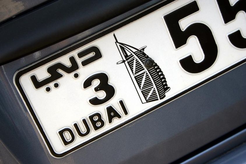 Egy dubai rendszámtábla 55.
