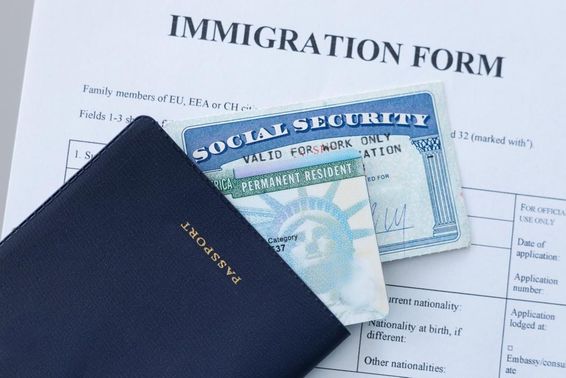 US-Pass, Sozialversicherungskarte und Aufenthaltskarte (Green Card).