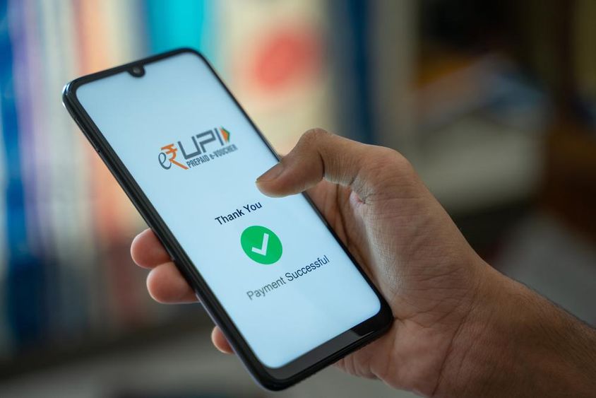 Pénzküldés e-RUPI, QR-kód vagy SMS-karakterlánc alapú e-utalvány használatával.