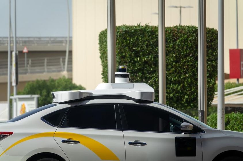 Abu Dhabi, Arab Emírségek önvezető taxi.