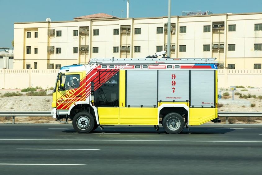 Mozgó tűzoltóautó Dubaiban.