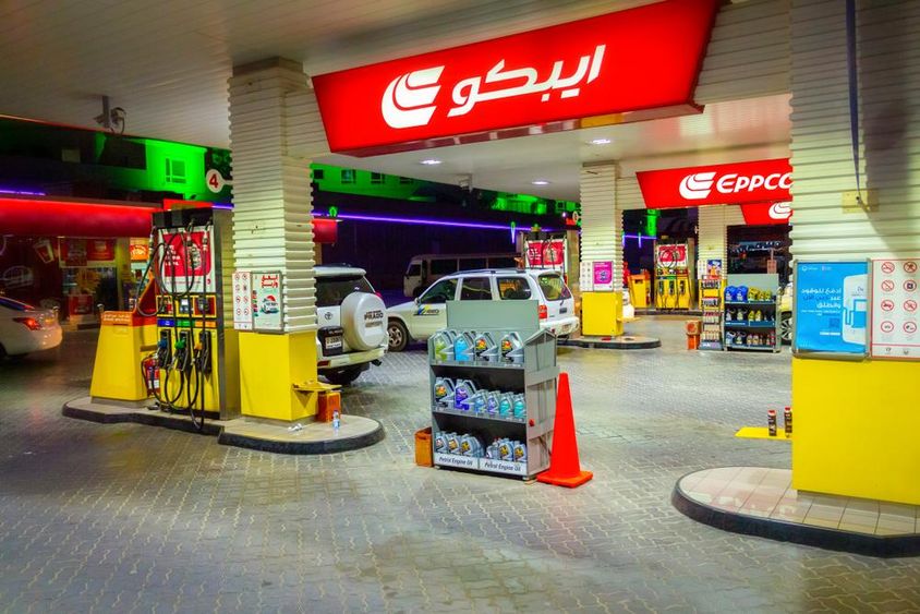 Dubai Eppco City benzinkútja éjszaka.