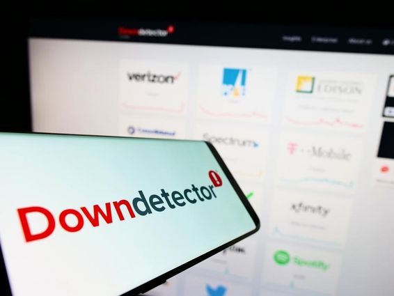 The screen before a website featuring the Downdetector online platform.