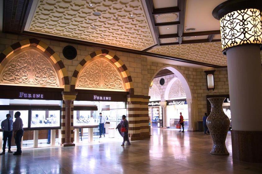 Dubai Mall bevásárlóközpont, a világ legnagyobb bevásárló helye.