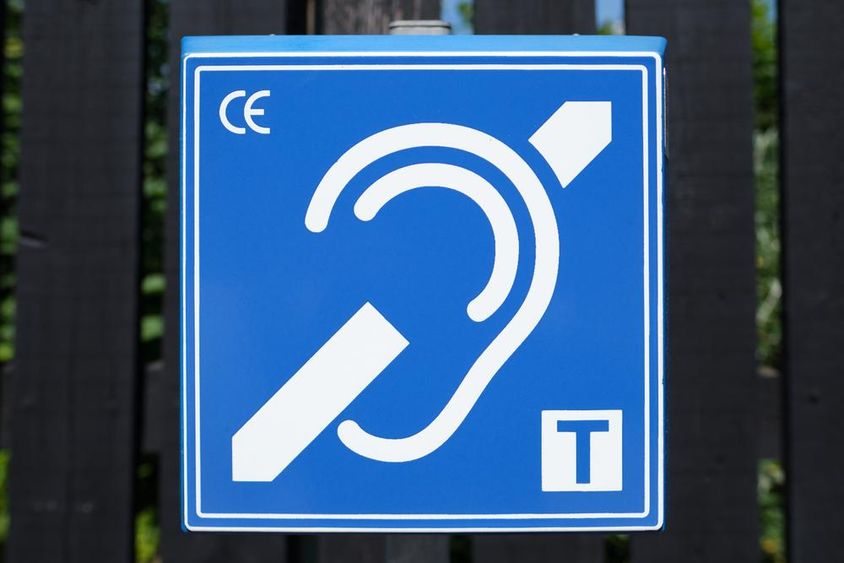 Egy audio indukciós hurok hallókészüléket használók segítésére.