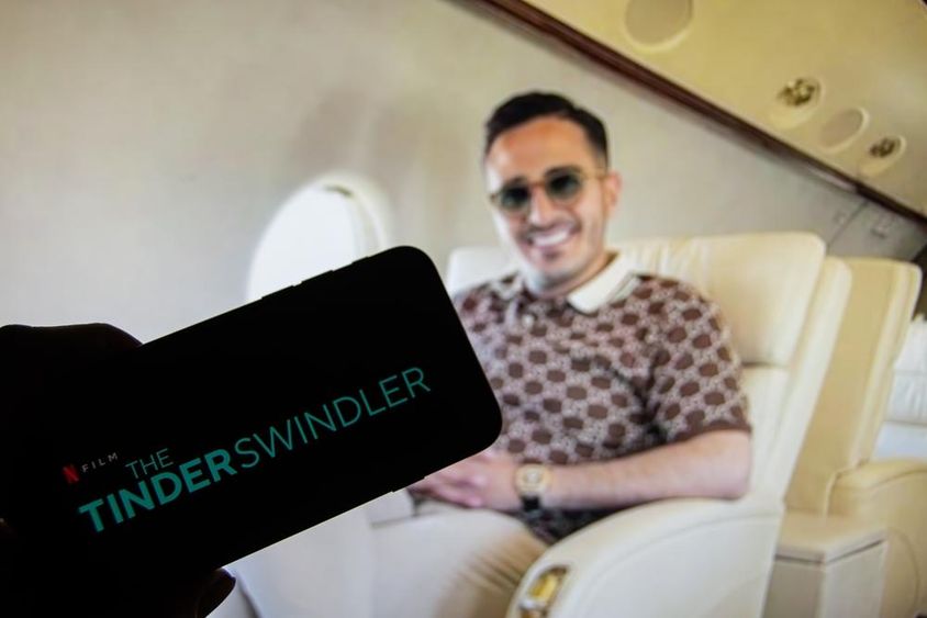 A Netflix új filmje, a The Tinder Swindle.