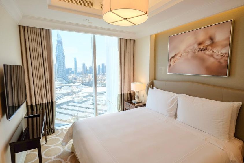 A hálószoba belsőépítészete az Address Dubai Downtown Residenceben.
