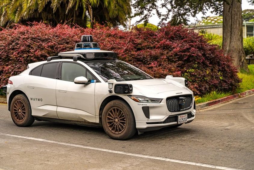 Waymo önvezető taxi.
