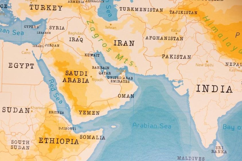 Az Egyesült Arab Emírségek realisztikus térképe.