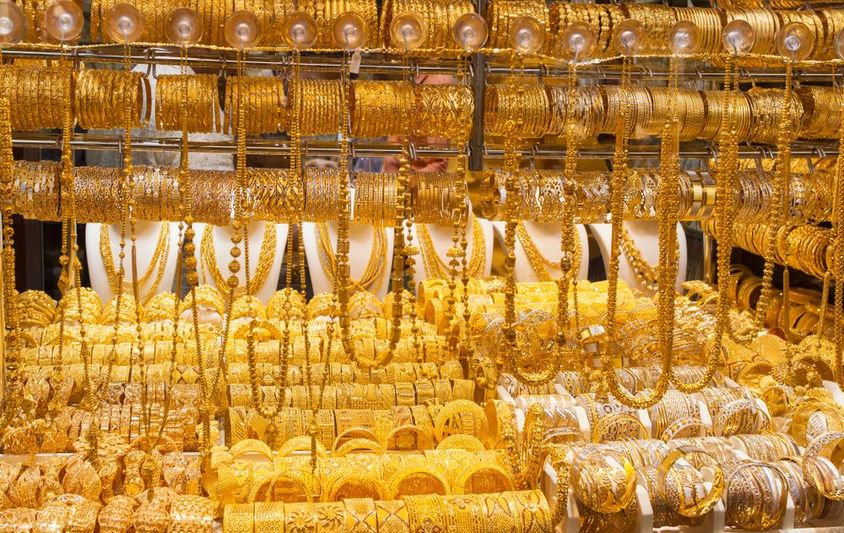 Az arany souk vagy piac Dubai városában, Deira, Egyesült Arab Emírségek.