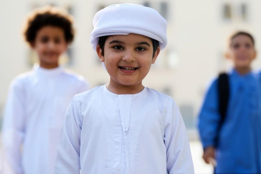 Arab emirátusi diák iskolában.