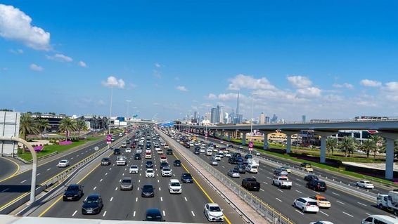 دبئی، متحدہ عرب امارات میں ہائی ویز، ایکسپریس ویز، ہائی ویز، اور چوراہے۔
