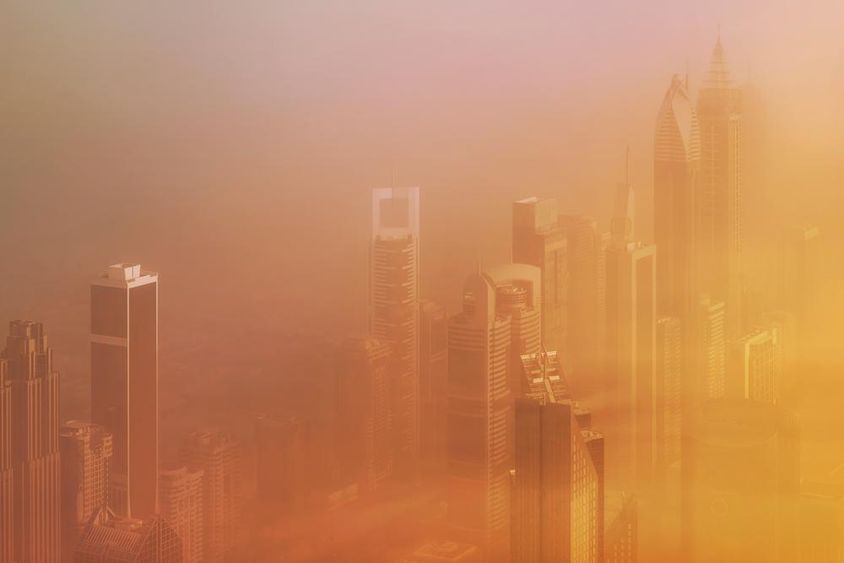 Dubai homokviharban, felülnézet a városra porvihar idején.