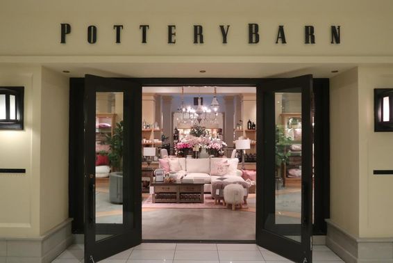 Potter Barn a Shops at Riverside-ban, egy előkelő bevásárlóközpontban.