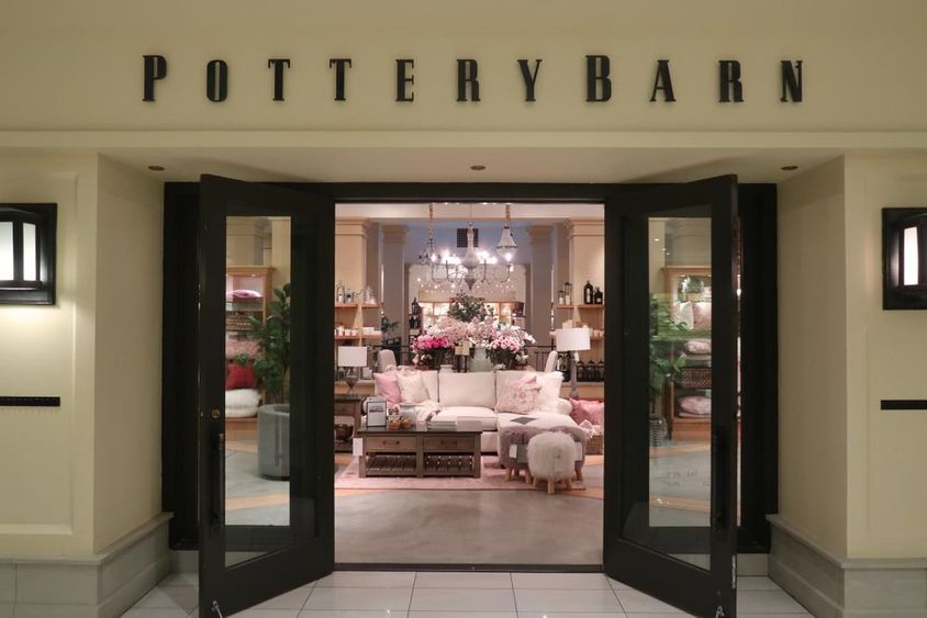 Potter Barn a Shops at Riverside-ban, egy előkelő bevásárlóközpontban.
