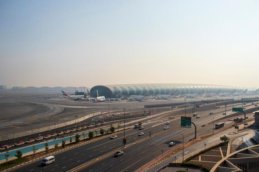 Kilátás a Dubai Nemzetközi Repülőtérre.