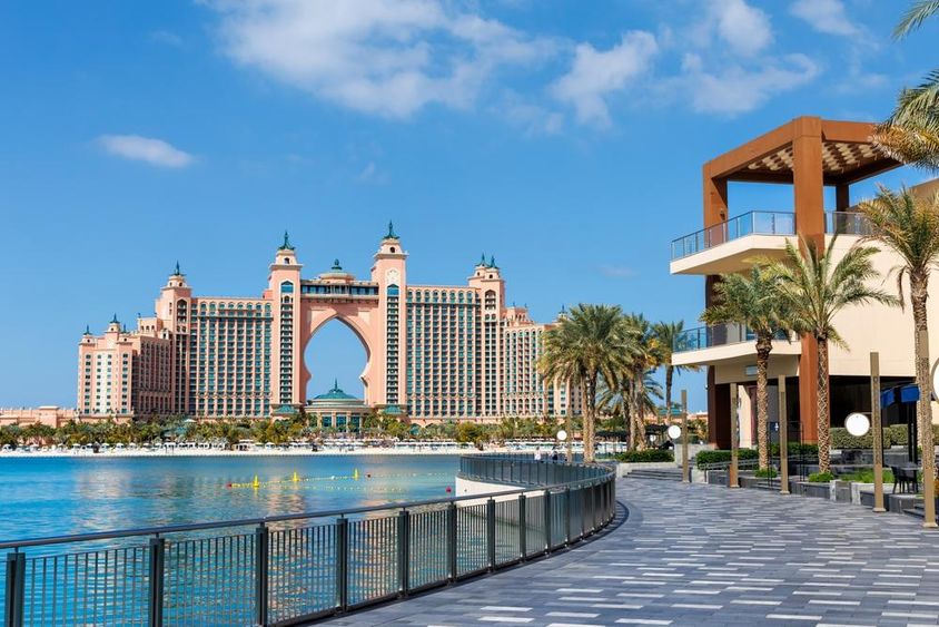 Dubai Atlantis Hotel egy mesterséges szigeten, a Palm Jumeirah.