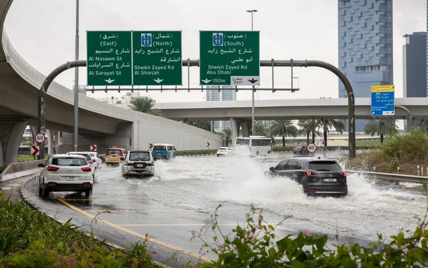Dubaiban egy heves esőzés után.
