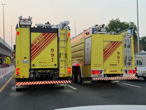 Dubai polgári védelem, tűzoltóautók.