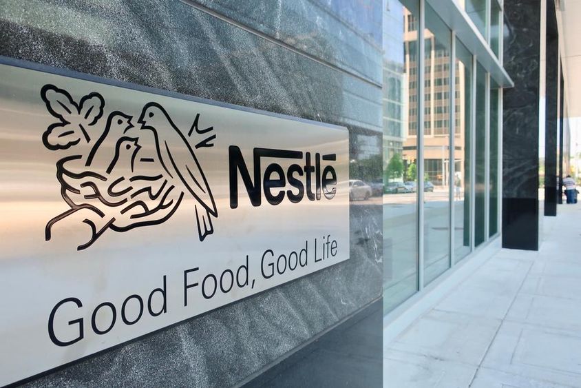 NESTLÉ EUA - entrada do edifício-sede com placa.