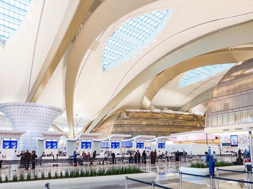 Zayed Nemzetközi Repülőtér Abu Dhabiban.