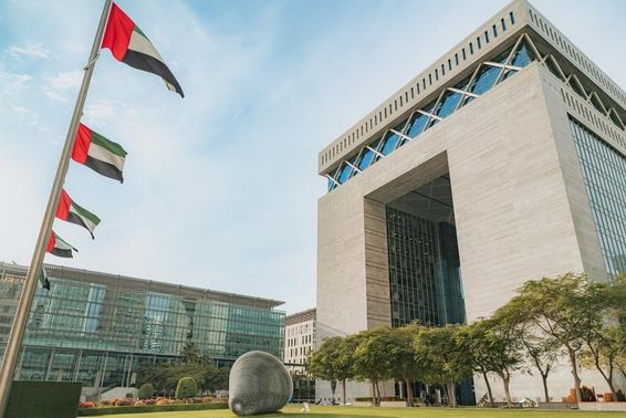 DIFC városrész Dubaiban, Egyesült Arab Emírségekben napközben