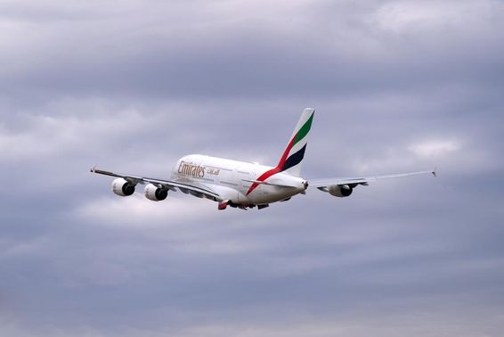 Az Emirates Airbus A380-861 típusú utasszállító repülőgépe.