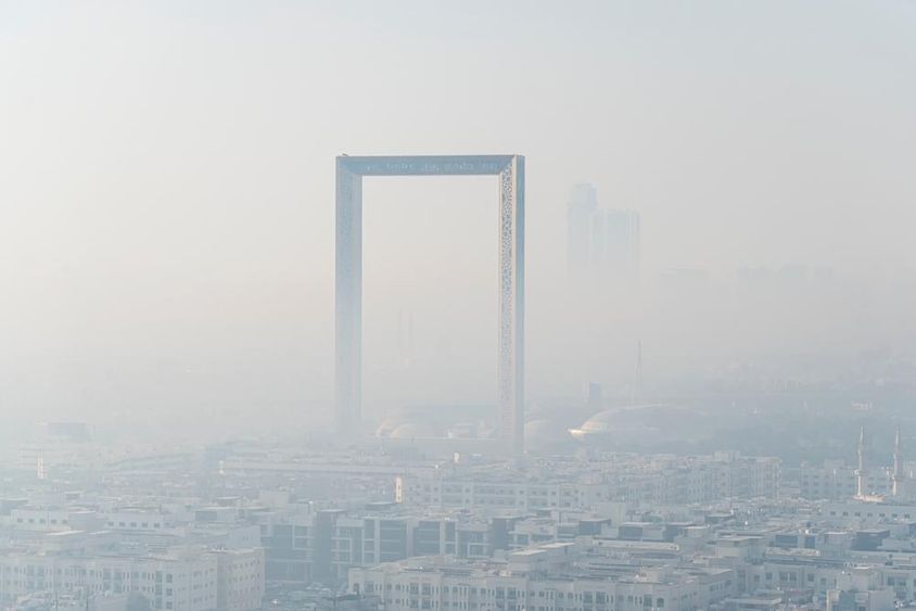 Lenyűgöző panoráma a világ legnagyobb aranykeretére Dubaiban.