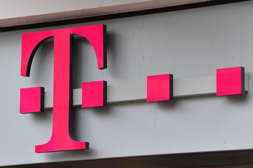 Magyar telekom felírat egy falon. 